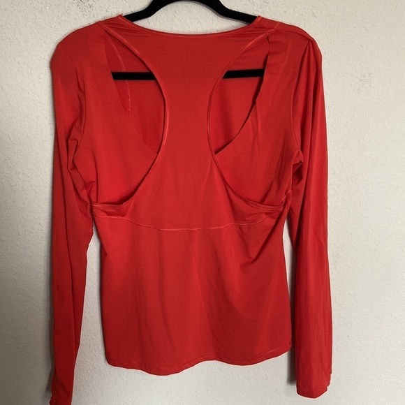 ATHLETA Rally Up Long Sleeve Red Women M Cutout Quick Dry Poppy Red Thumbholes - Picture 4 of 4